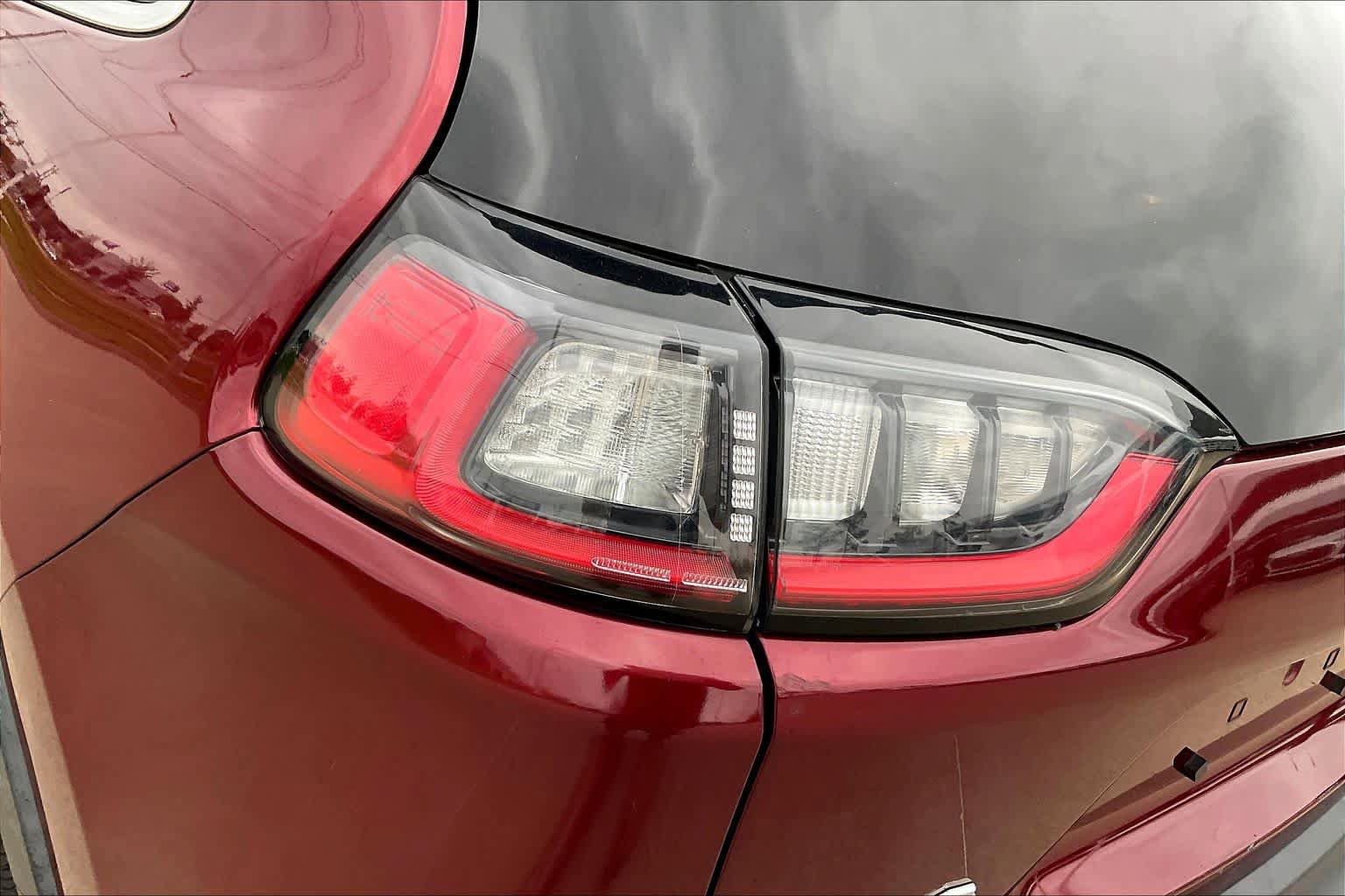 Used 2019 Jeep Cherokee Limited image 28