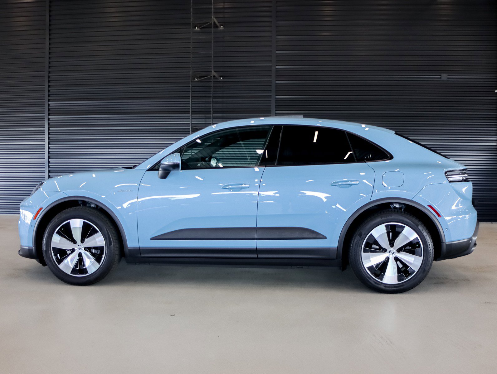 Used 2025 Porsche Macan Electric image 2
