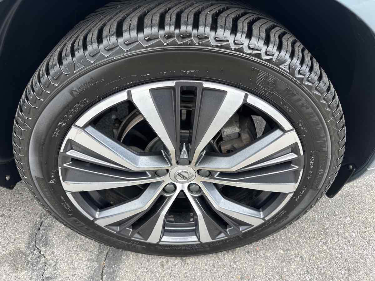 Used 2022 Volvo XC60 B5 Momentum w/ Climate Package image 10