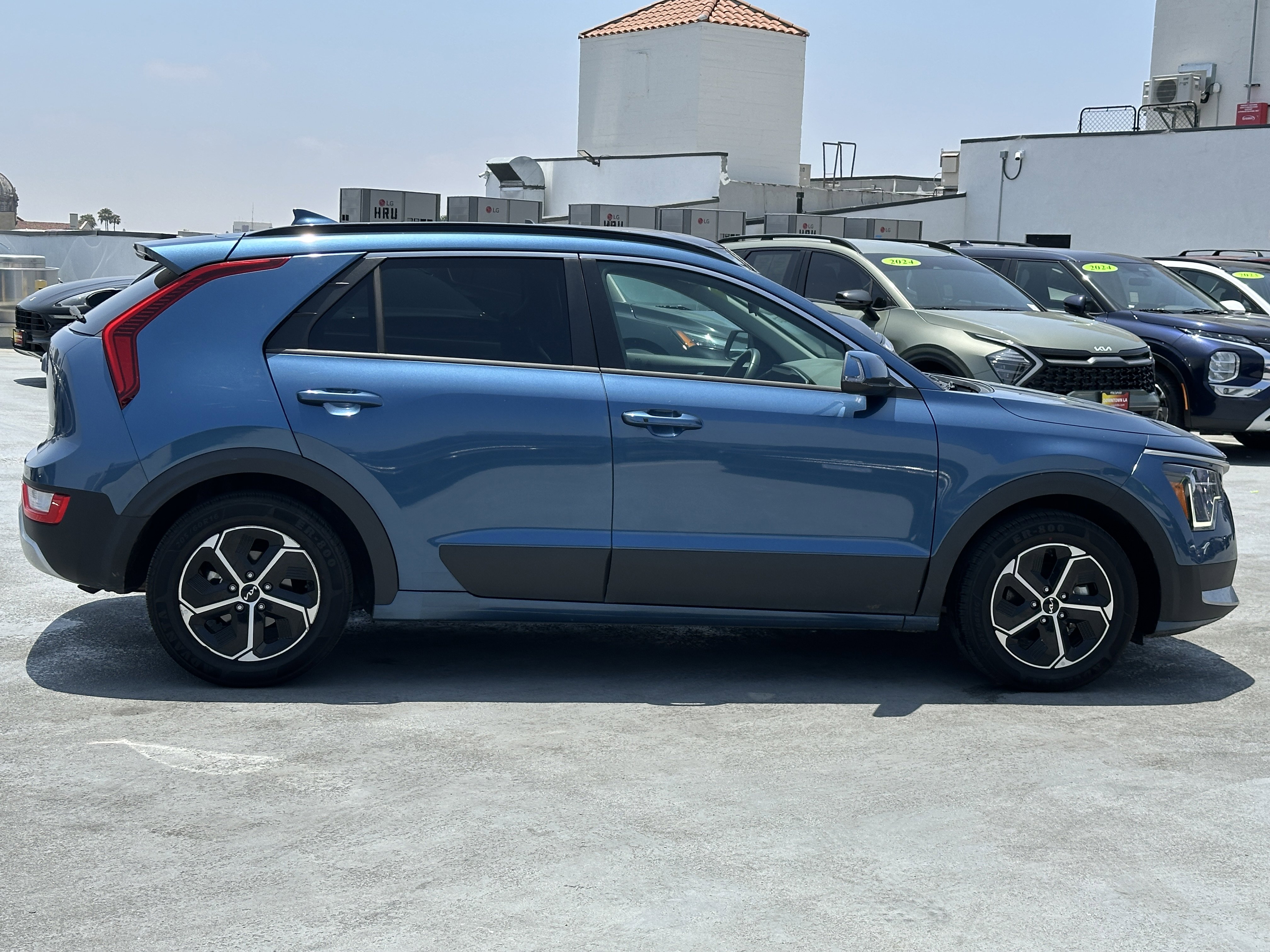 Used 2023 Kia Niro EX FWD image 9