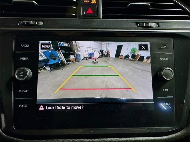 Used 2020 Volkswagen Tiguan SE w/ Panoramic Sunroof Package image 21