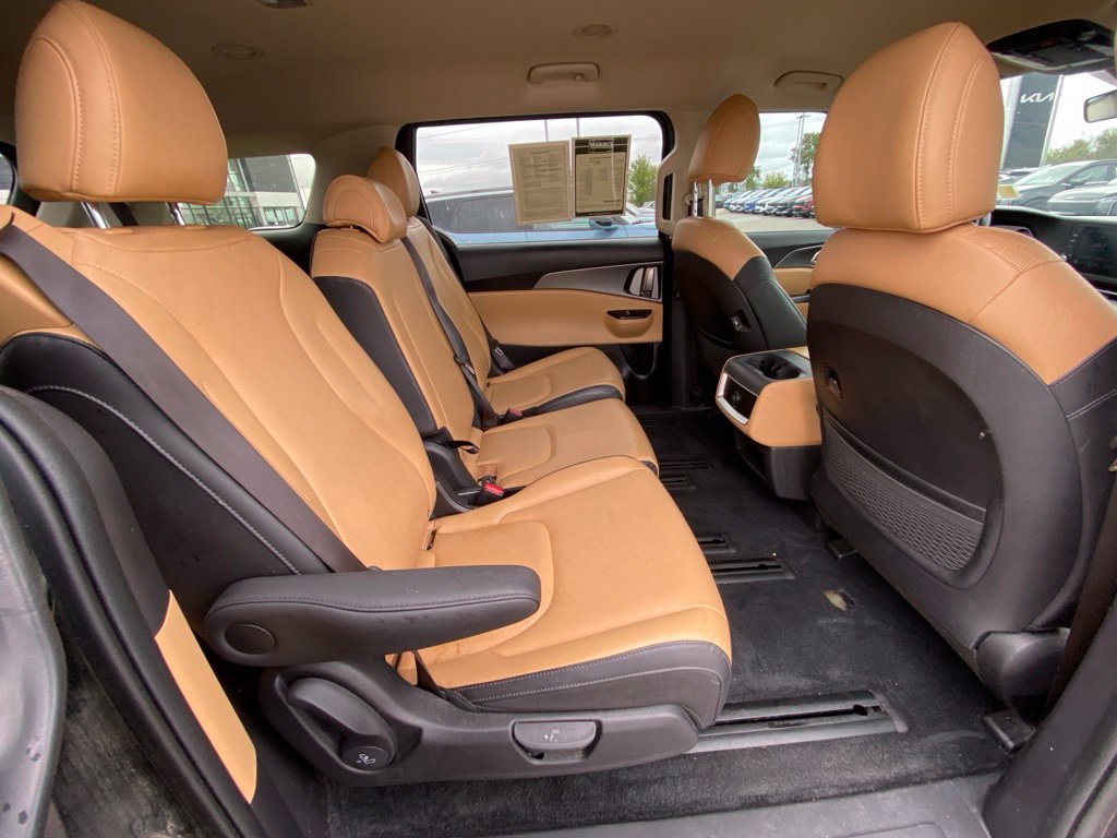 Certified 2024 Kia Carnival LX FWD image 23