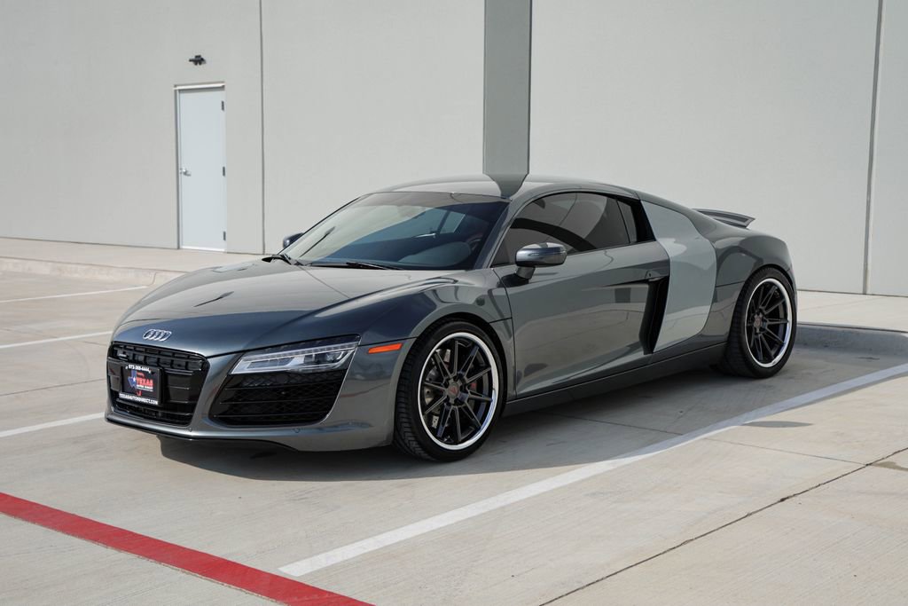 Used 2014 Audi R8 V8 w/ Enhanced Leather Package AWD/4WD image 4