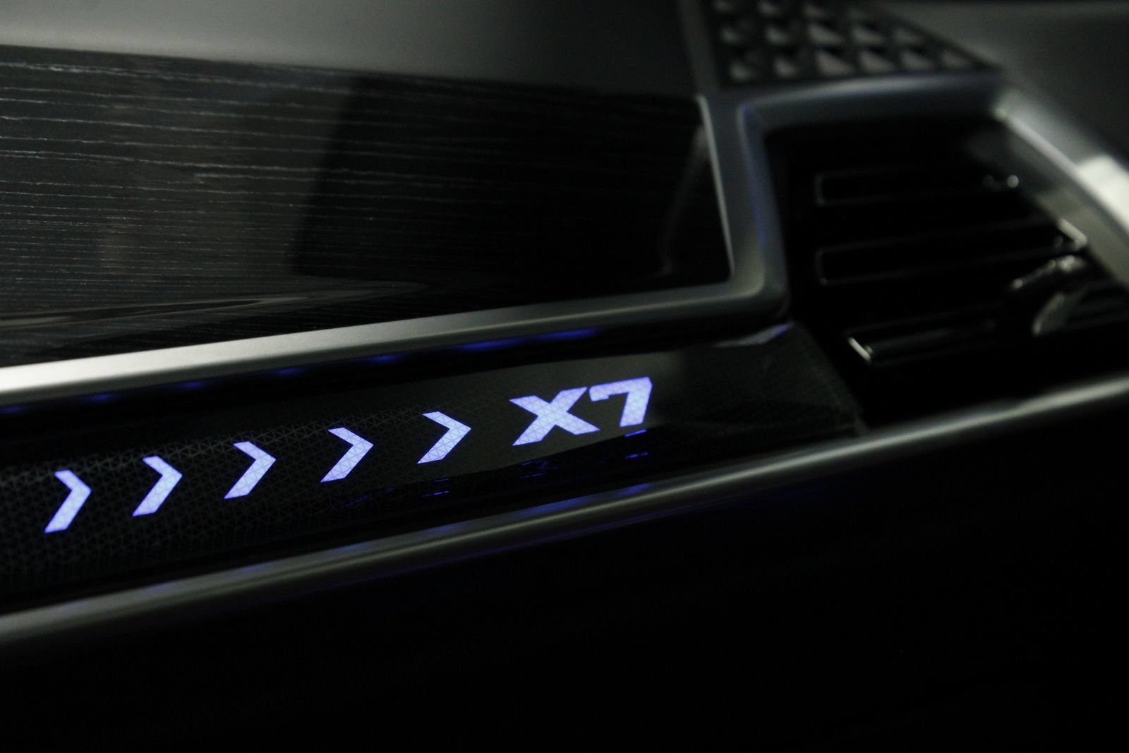 Used 2024 BMW ALPINA XB7 AWD/4WD image 40