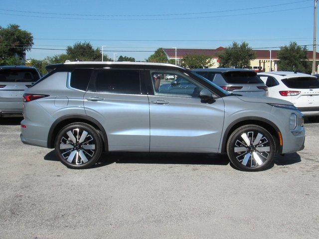New 2025 Mitsubishi Outlander SEL image 2