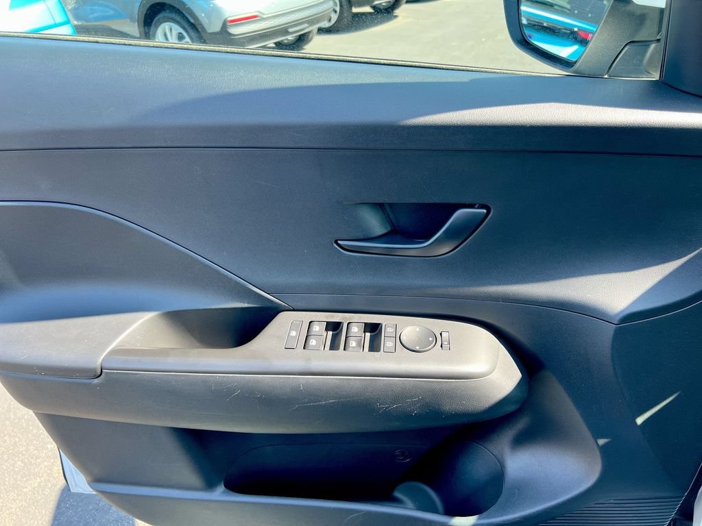 Used 2025 Hyundai Kona SEL FWD image 19