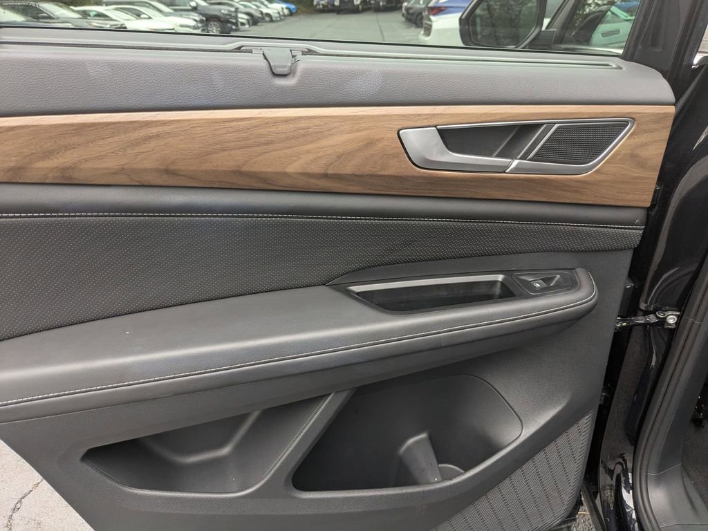 Used 2025 Volkswagen Atlas SE image 24