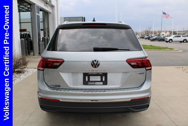 Used 2023 Volkswagen Tiguan SE w/ Panoramic Sunroof Package image 7