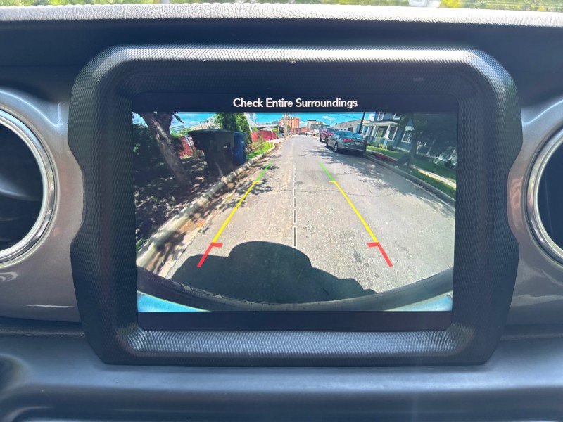 Used 2019 Jeep Wrangler Unlimited Sahara AWD/4WD image 23