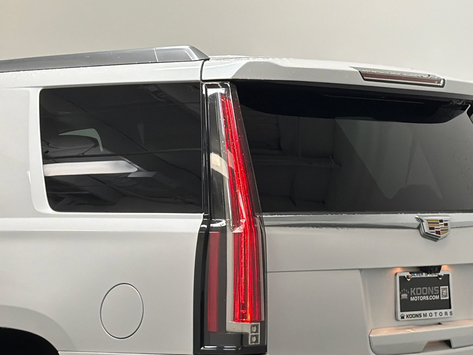 Used 2018 Cadillac Escalade Premium Luxury AWD/4WD image 8