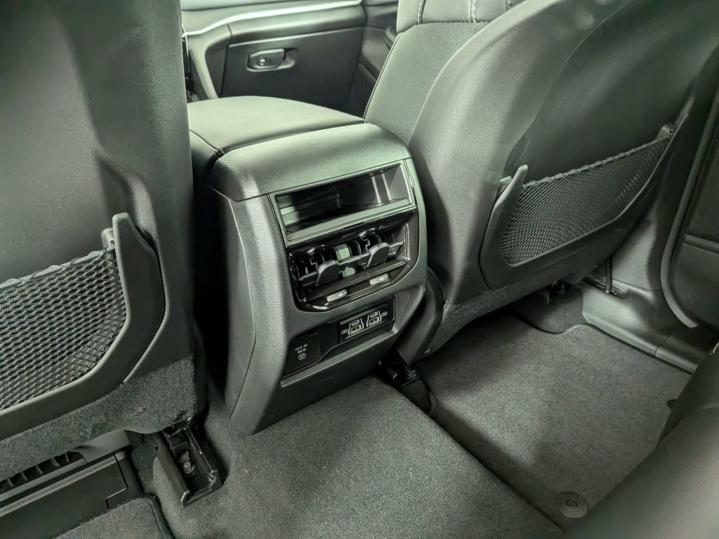 New 2025 Jeep Grand Cherokee Altitude image 38