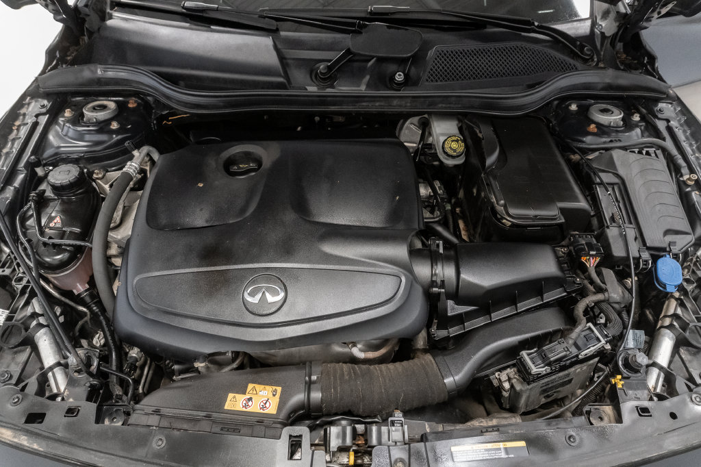 Used 2017 INFINITI QX30 Premium w/ Technology Package AWD/4WD image 3