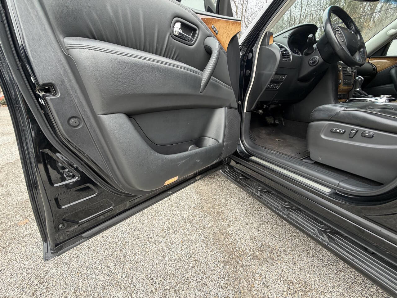 Used 2011 INFINITI QX56 Base 4x4 4dr SUV w/ Theater Pkg image 28