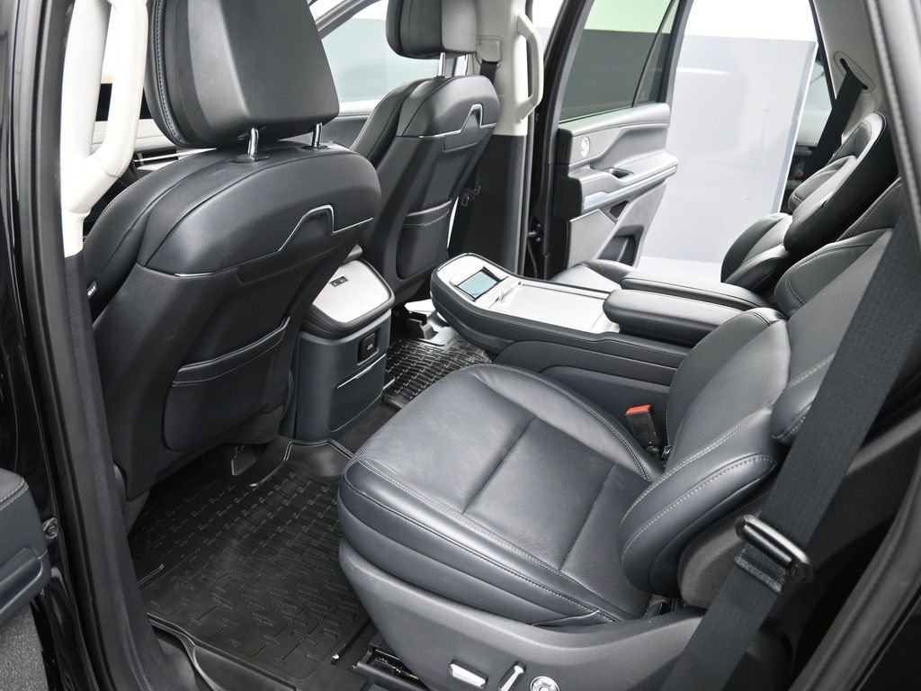 Used 2025 Lincoln Navigator Reserve image 28