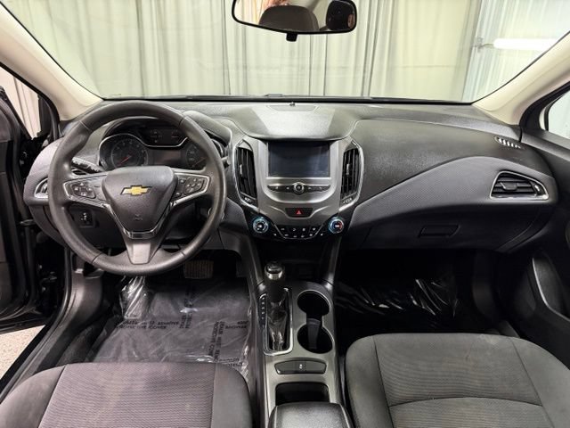 Used 2018 Chevrolet Cruze LT w/ Convenience Package FWD image 12