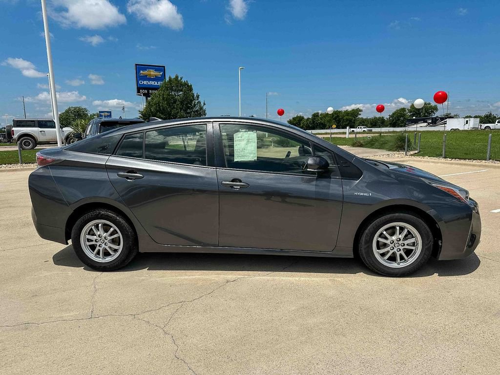 Used 2016 Toyota Prius Two FWD image 2