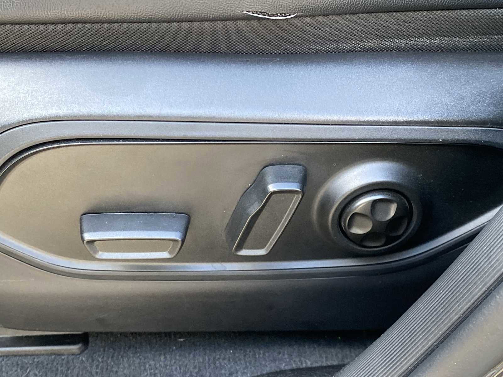 Certified 2022 Jeep Grand Cherokee L Limited w/ Black Appearance Package image 21