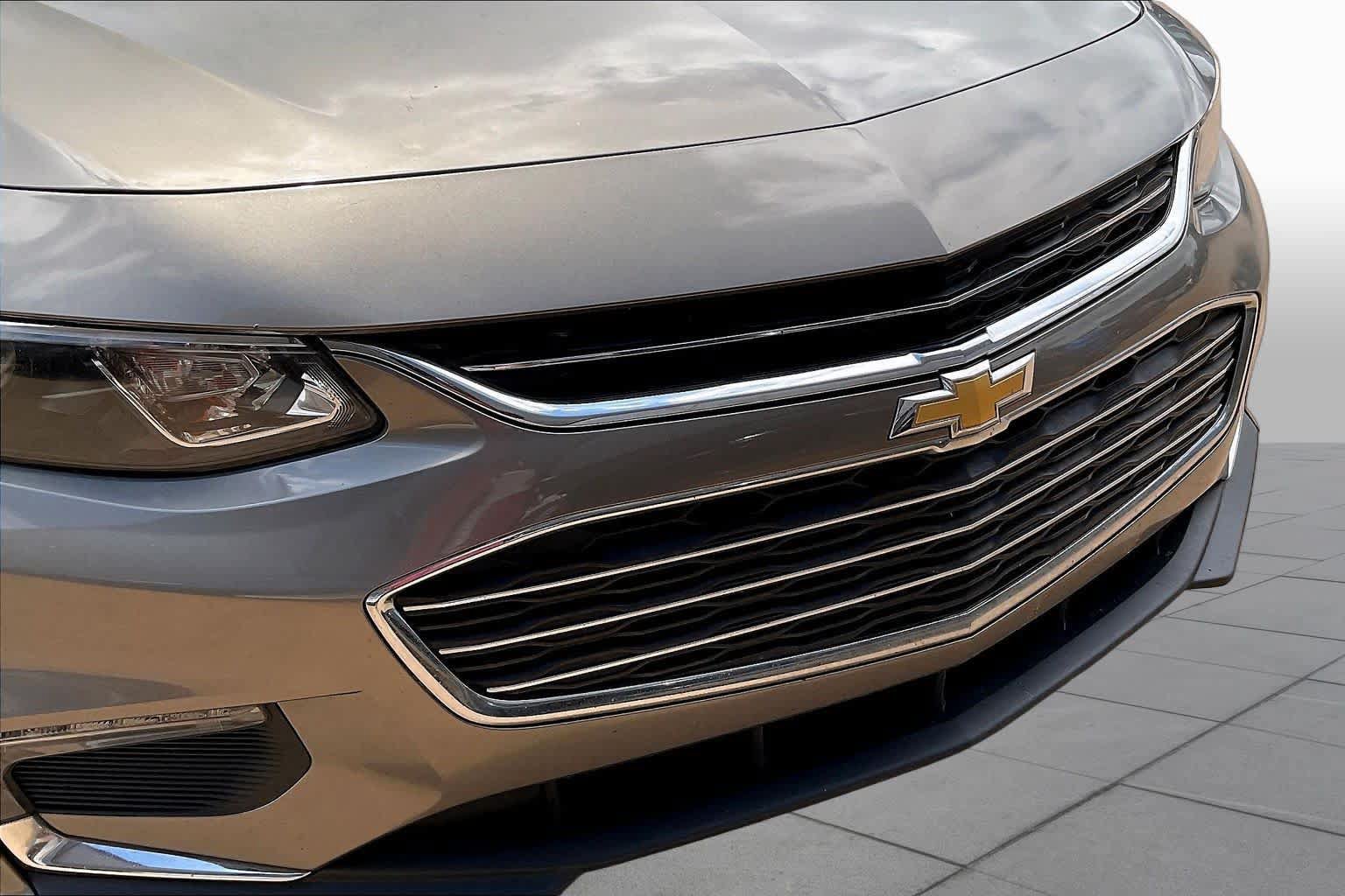 Used 2017 Chevrolet Malibu LT FWD image 29