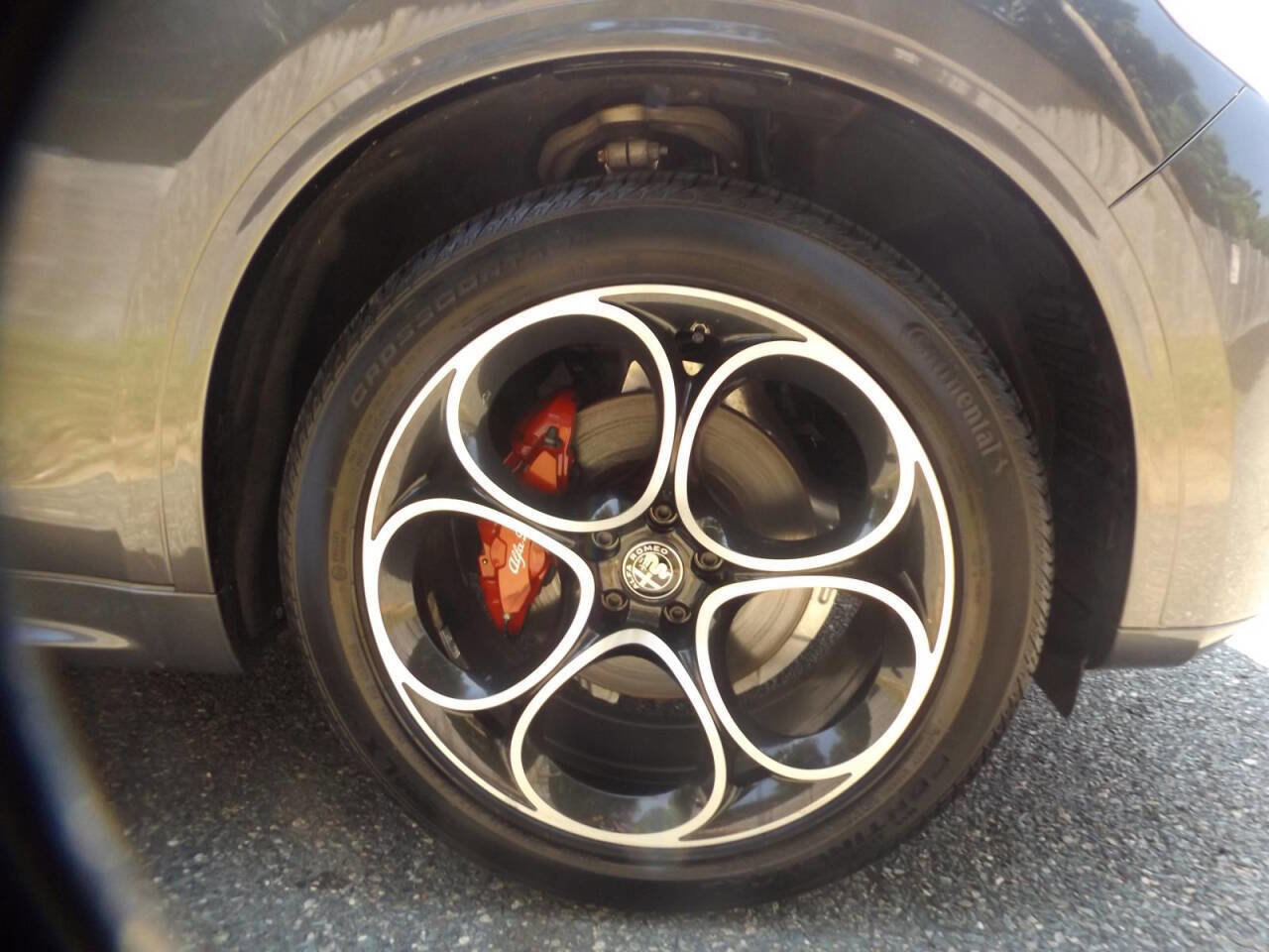 Used 2023 Alfa Romeo Stelvio Ti image 26