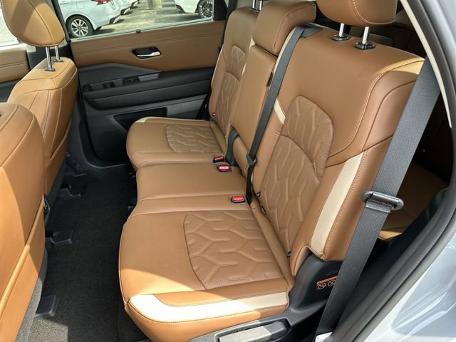 New 2026 Nissan Pathfinder Platinum w/ Cargo Package AWD/4WD image 26