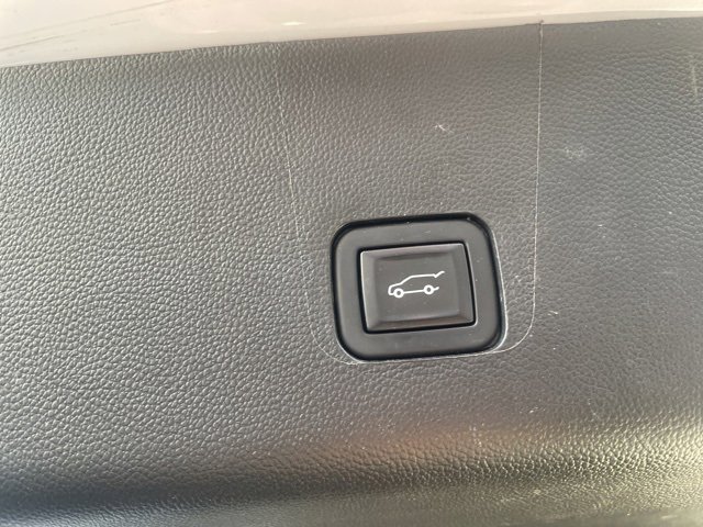 Used 2023 Chevrolet Traverse LT image 11