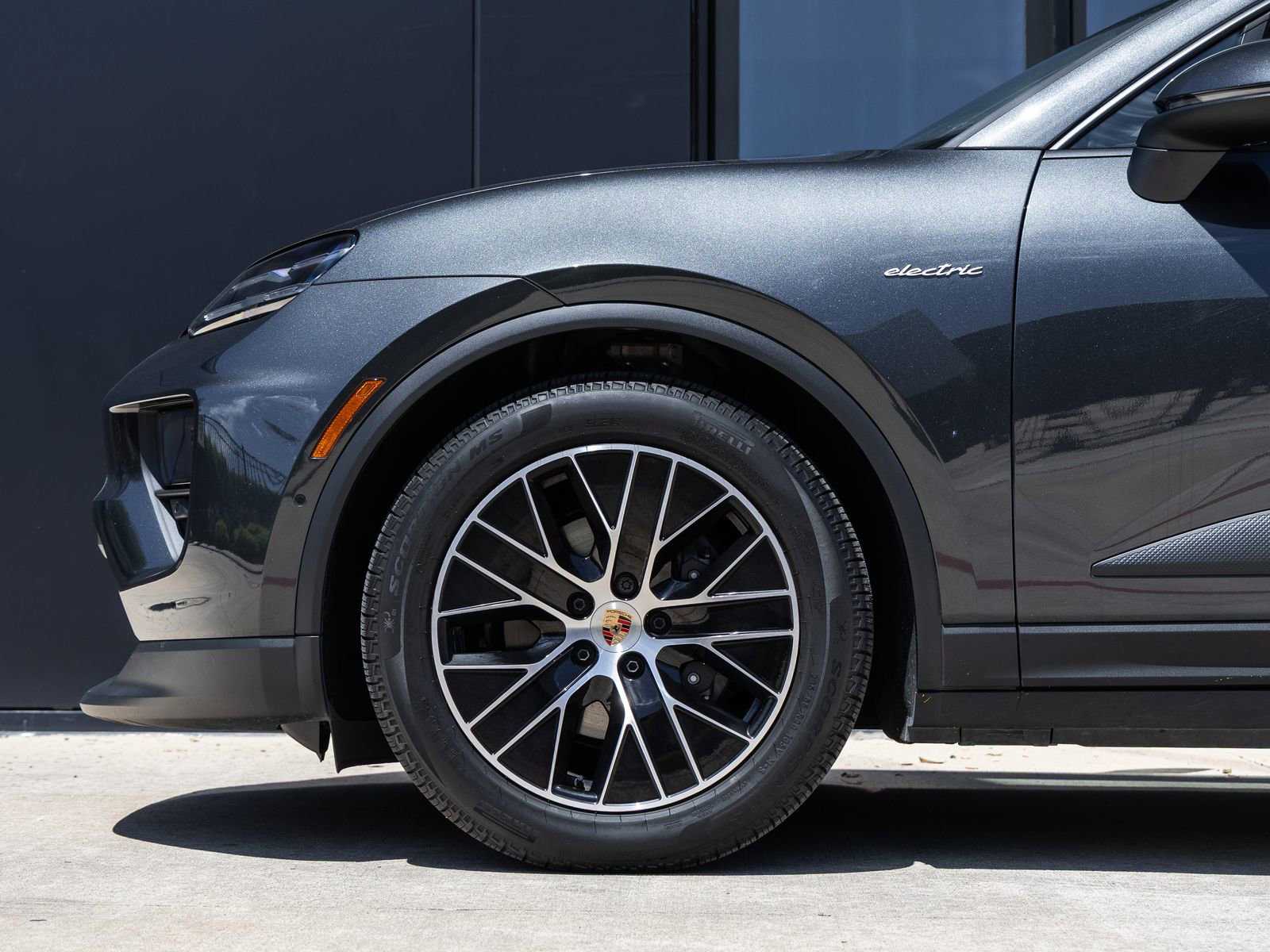 Certified 2025 Porsche Macan Electric image 13