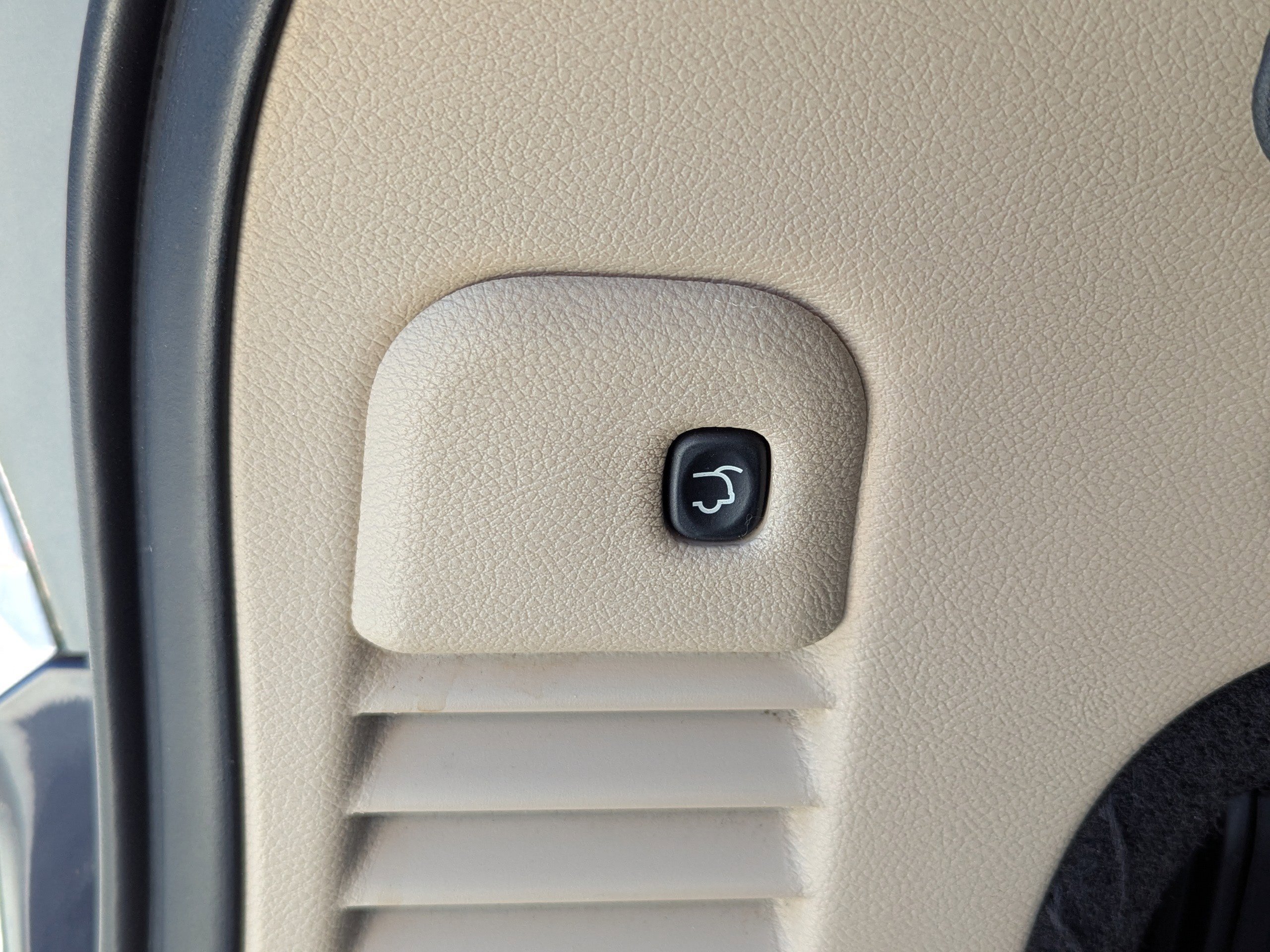 Used 2015 Jeep Grand Cherokee Limited w/ Luxury Group II image 18