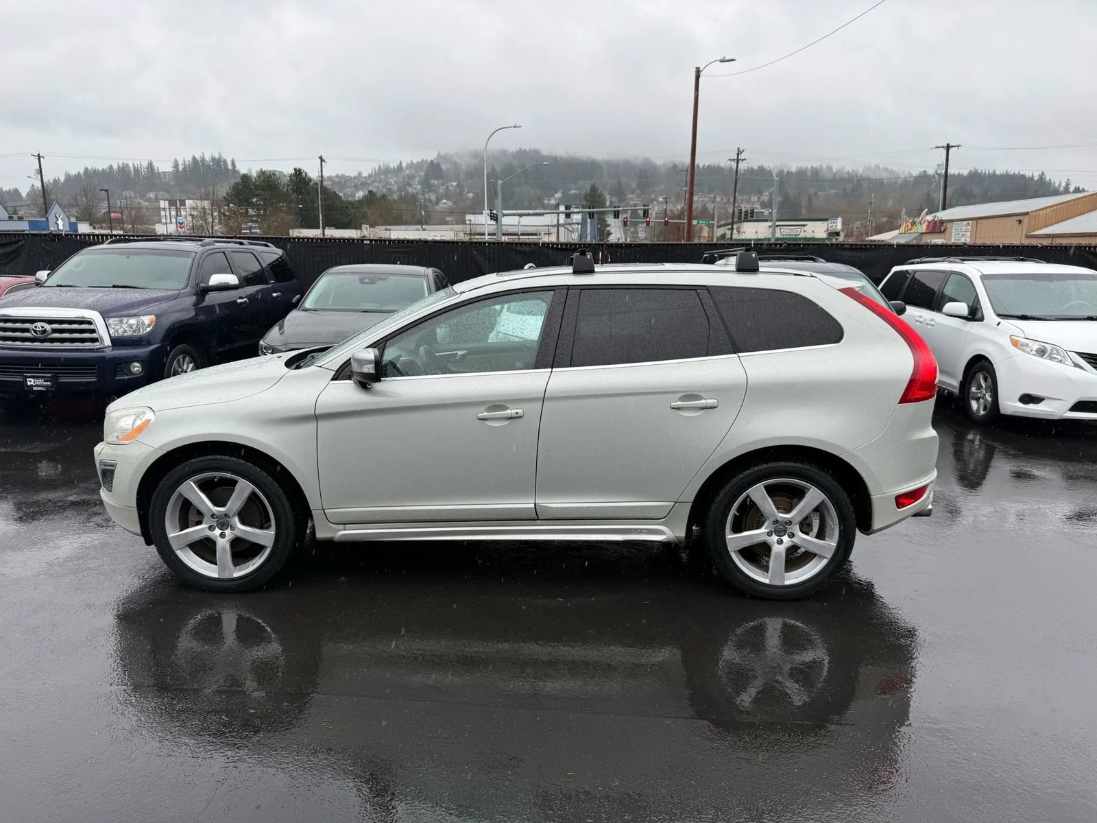 Used 2011 Volvo XC60 T6 R-Design w/ Convenience Pkg AWD/4WD image 9