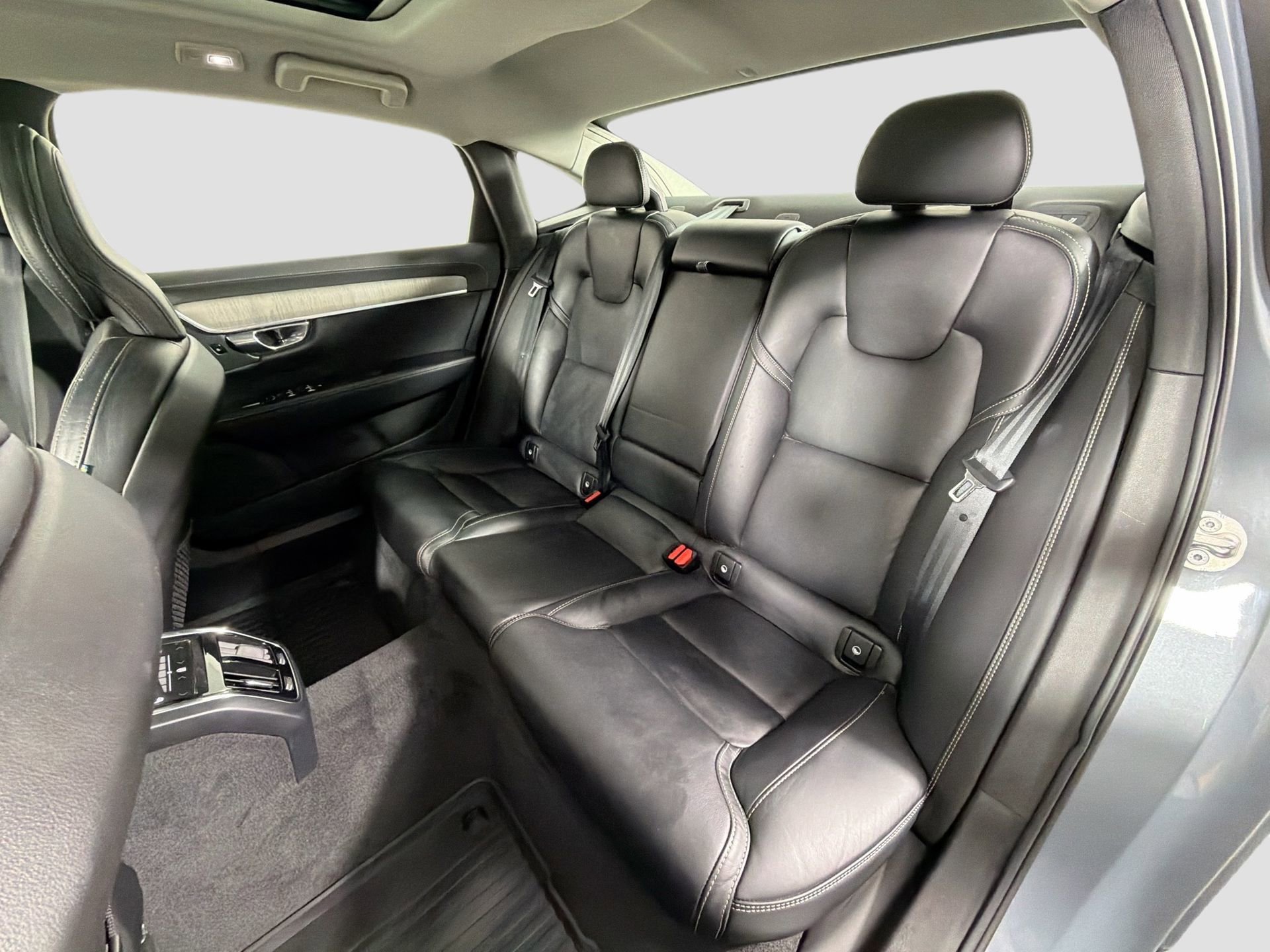 Used 2023 Volvo S90 B6 Ultimate w/ Protection Package Premier image 26