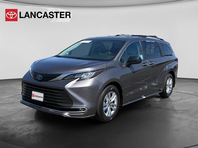 Certified 2022 Toyota Sienna XLE w/ XLE Plus Package FWD image 3