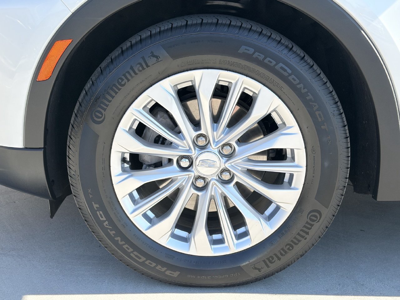 Certified 2024 Cadillac XT4 Luxury w/ Cold Weather Package FWD image 10