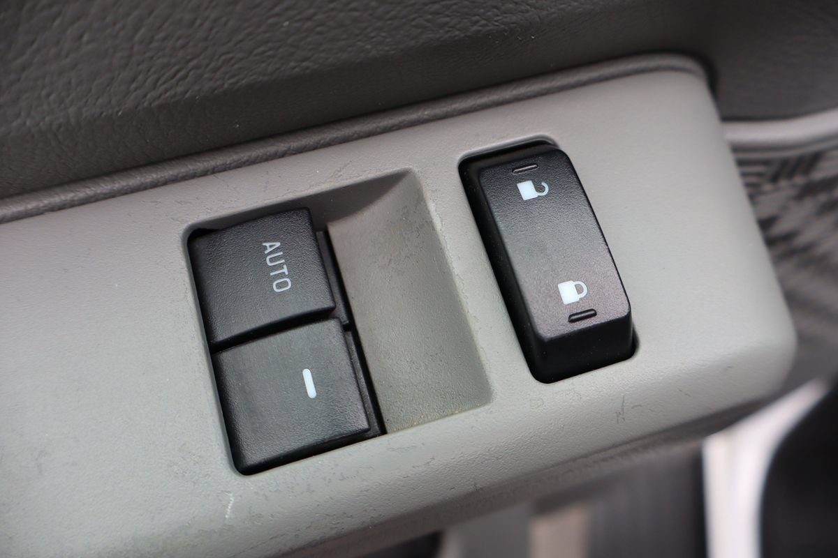 Used 2010 Ford E-350 and Econoline 350 XLT RWD image 28