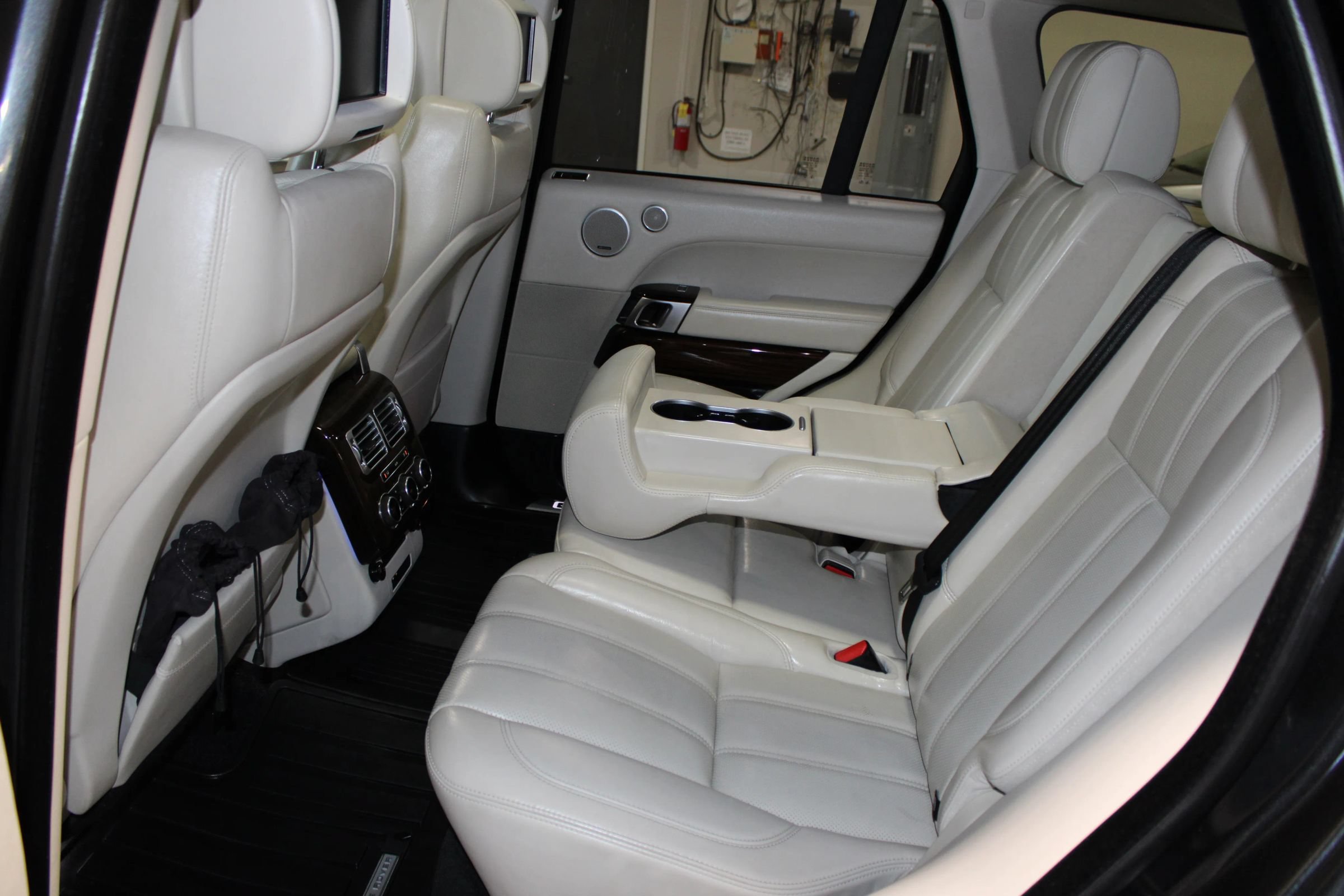 Used 2014 Land Rover Range Rover Supercharged AWD/4WD image 35