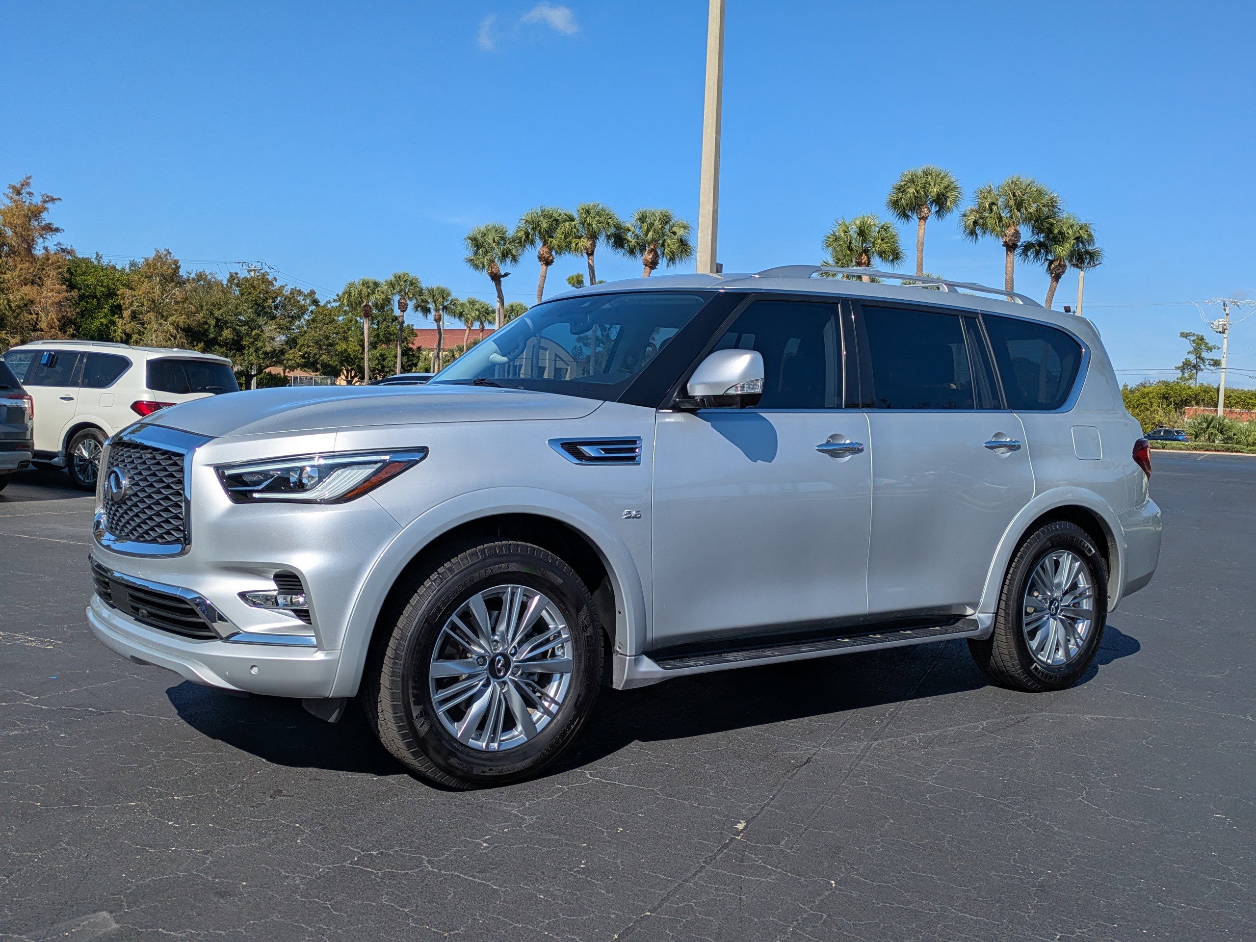 Used 2019 INFINITI QX80 Luxe w/ Proassist Package image 2