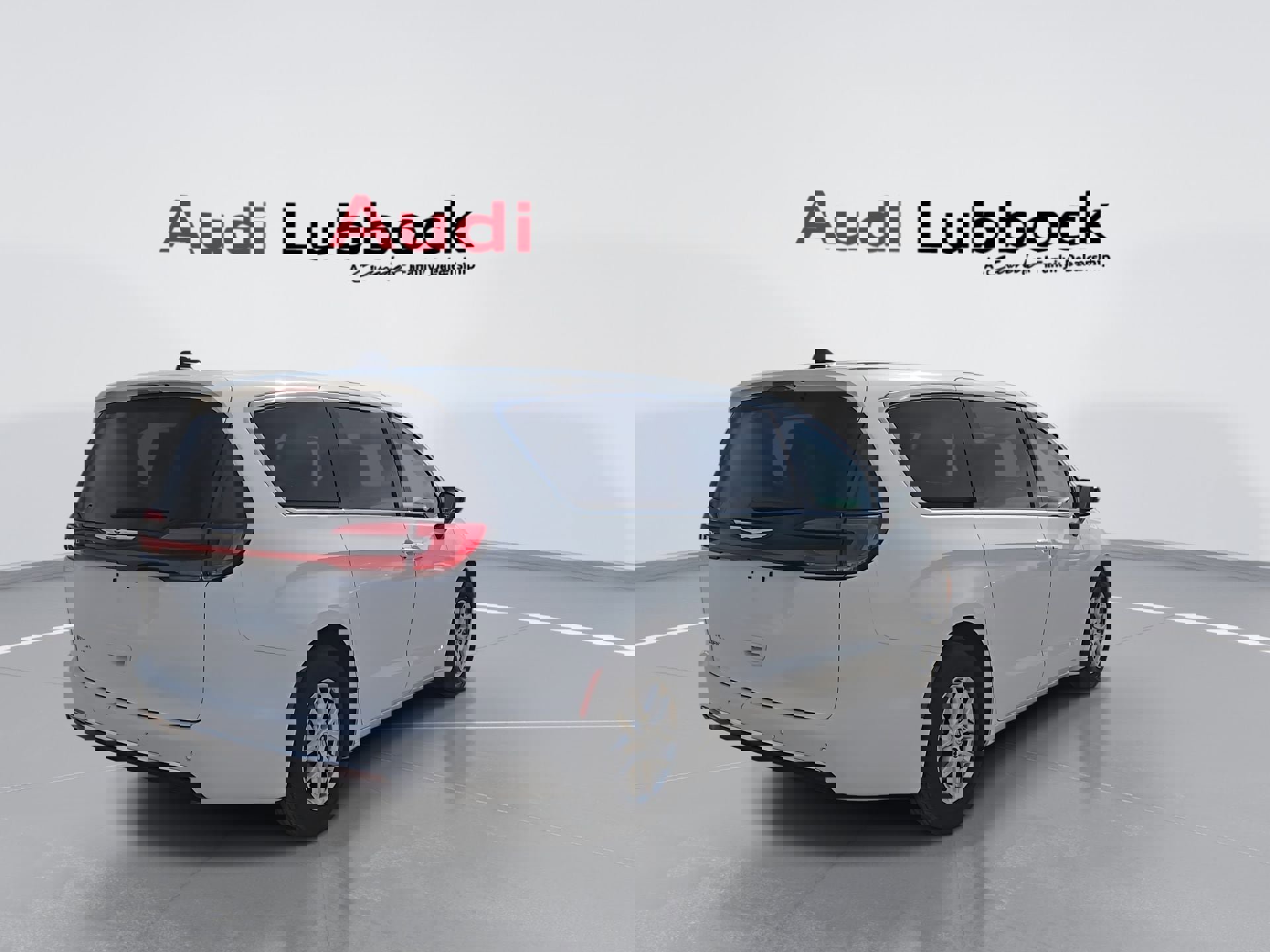 Used 2024 Chrysler Pacifica Touring-L FWD image 8