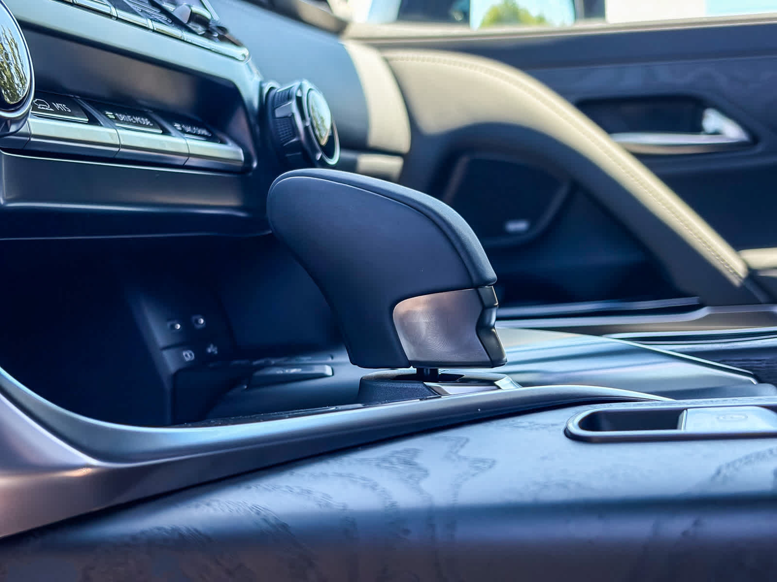 New 2026 Lexus LX 700h Luxury AWD/4WD image 24