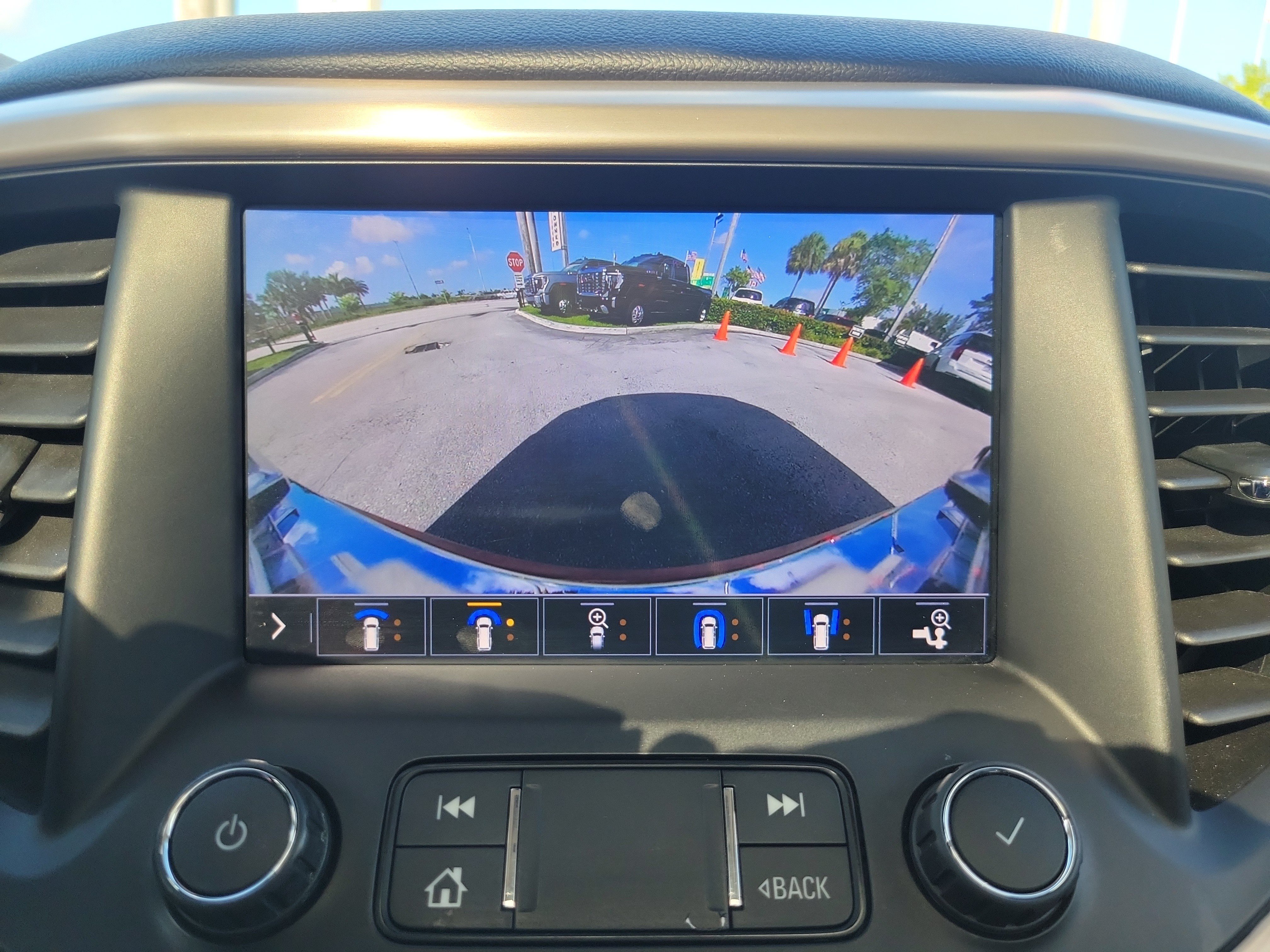 Used 2020 GMC Acadia Denali w/ Technology Package FWD image 10