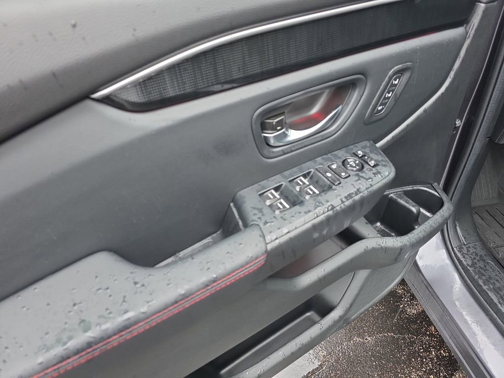Certified 2025 Honda Pilot Black Edition image 21