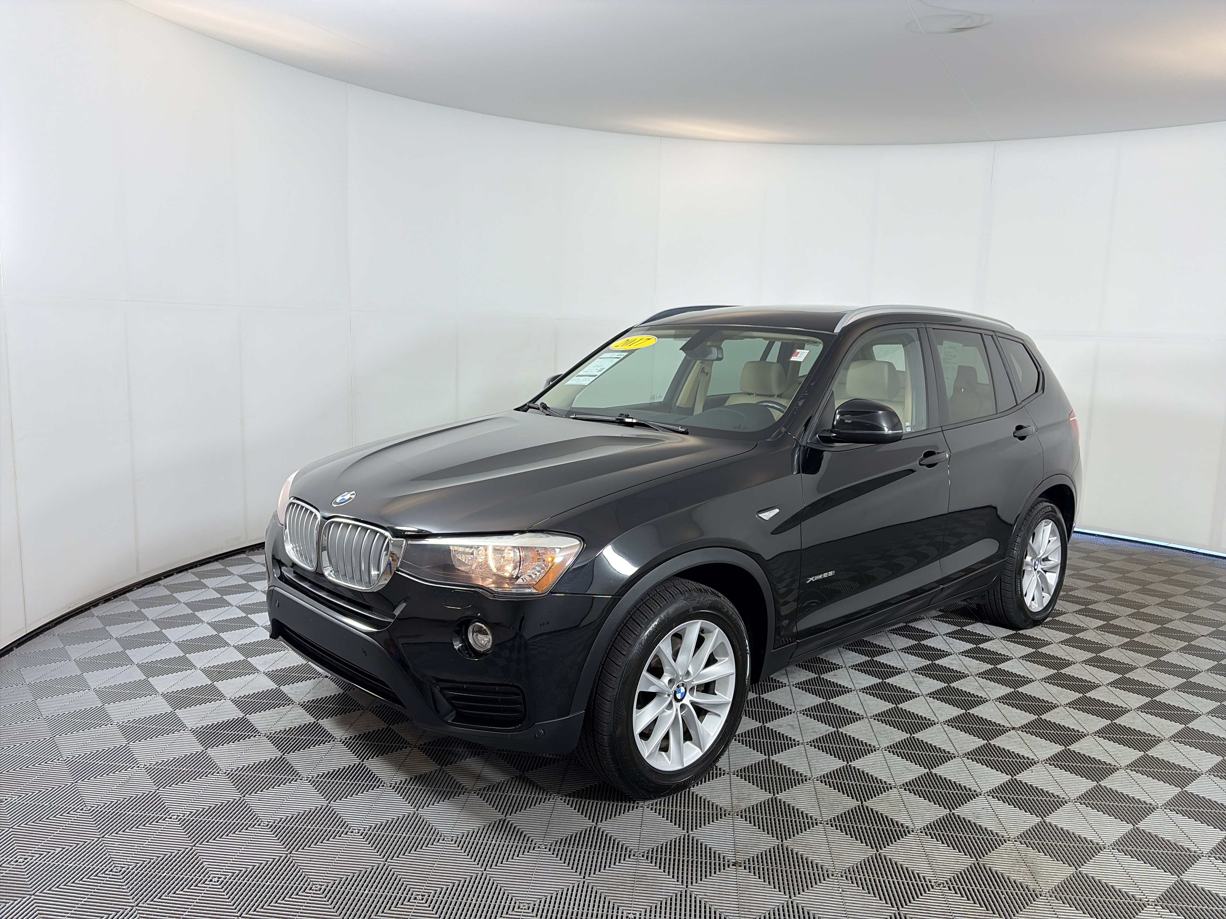 Used 2017 BMW X3 xDrive28i AWD/4WD image 2