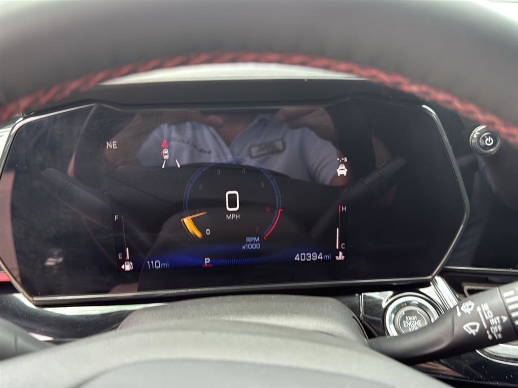 Used 2025 Chevrolet Trax RS w/ Sunroof Package FWD image 3