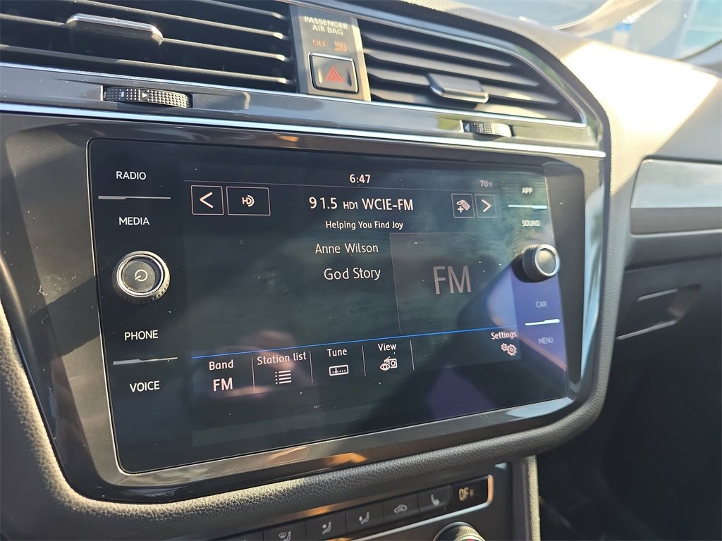 Used 2018 Volkswagen Tiguan SE w/ Panoramic Sunroof Package image 23