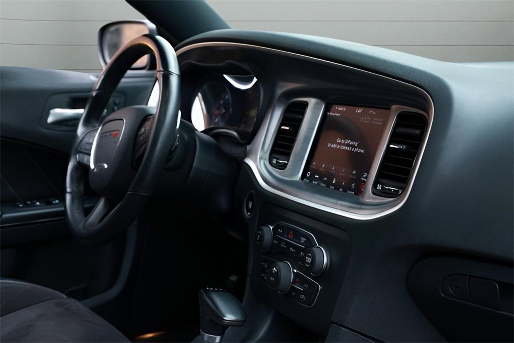 Used 2018 Dodge Charger R/T image 18