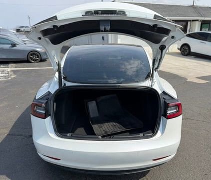 Used 2022 Tesla Model 3 image 12