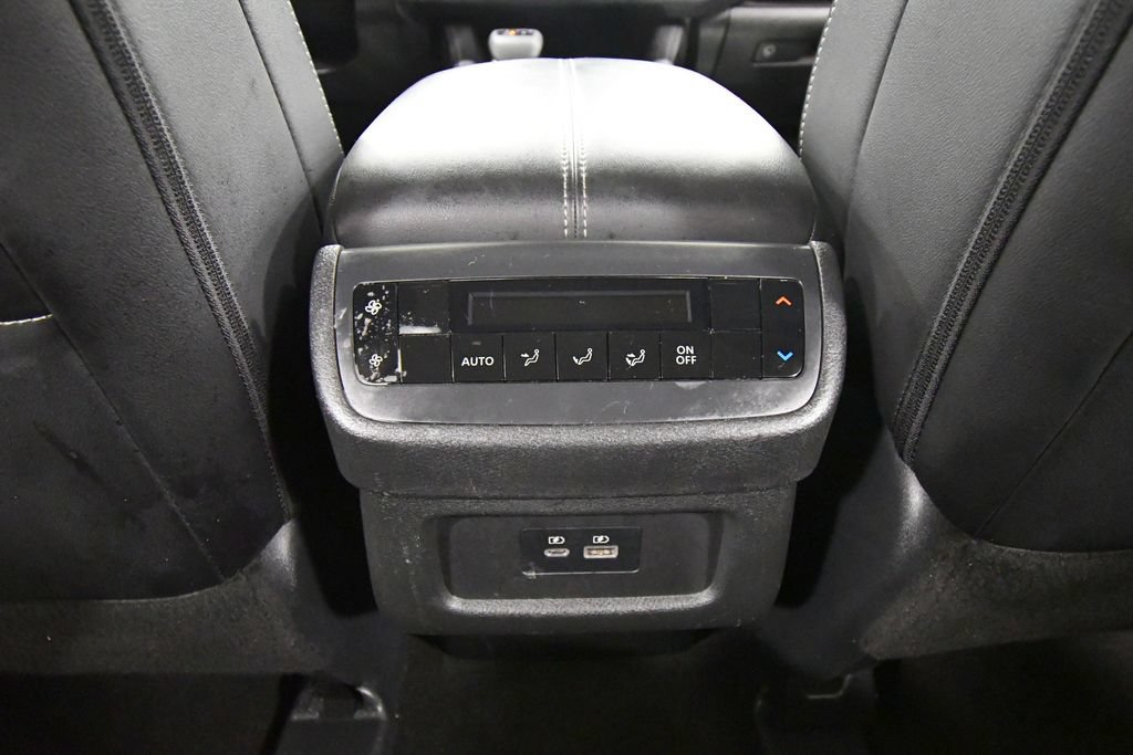 Used 2024 Nissan Pathfinder SL AWD/4WD image 17