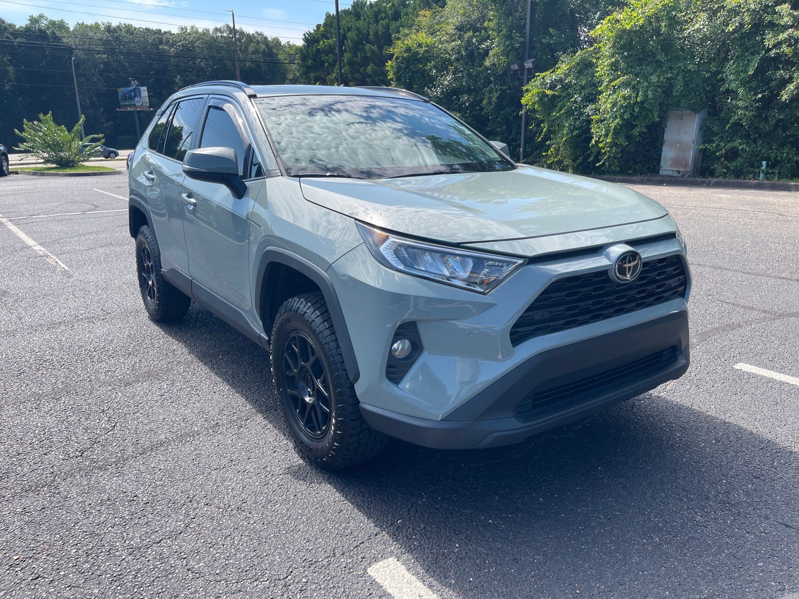 Used 2021 Toyota RAV4 XLE Premium FWD image 1