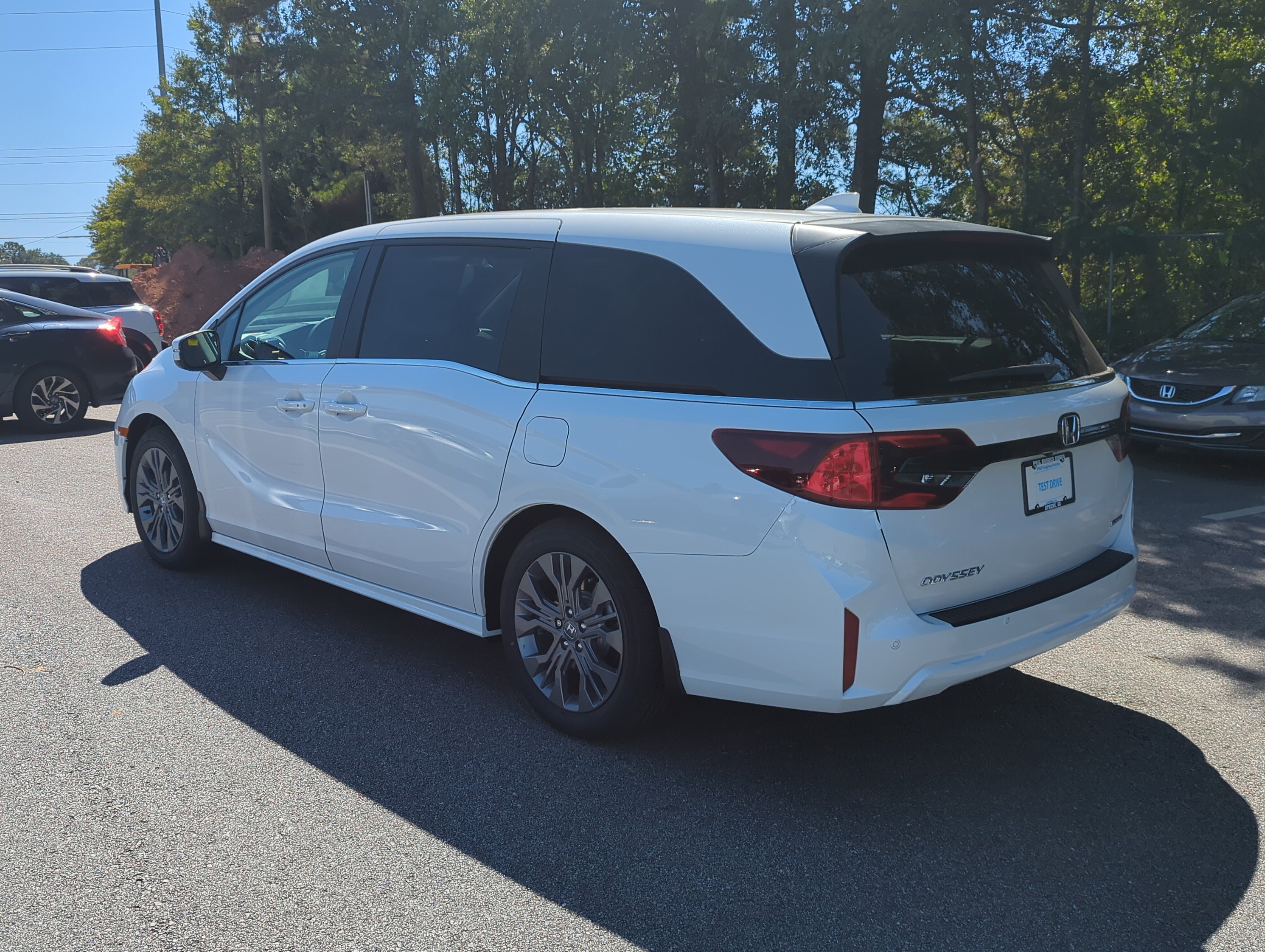 New 2026 Honda Odyssey Touring image 7