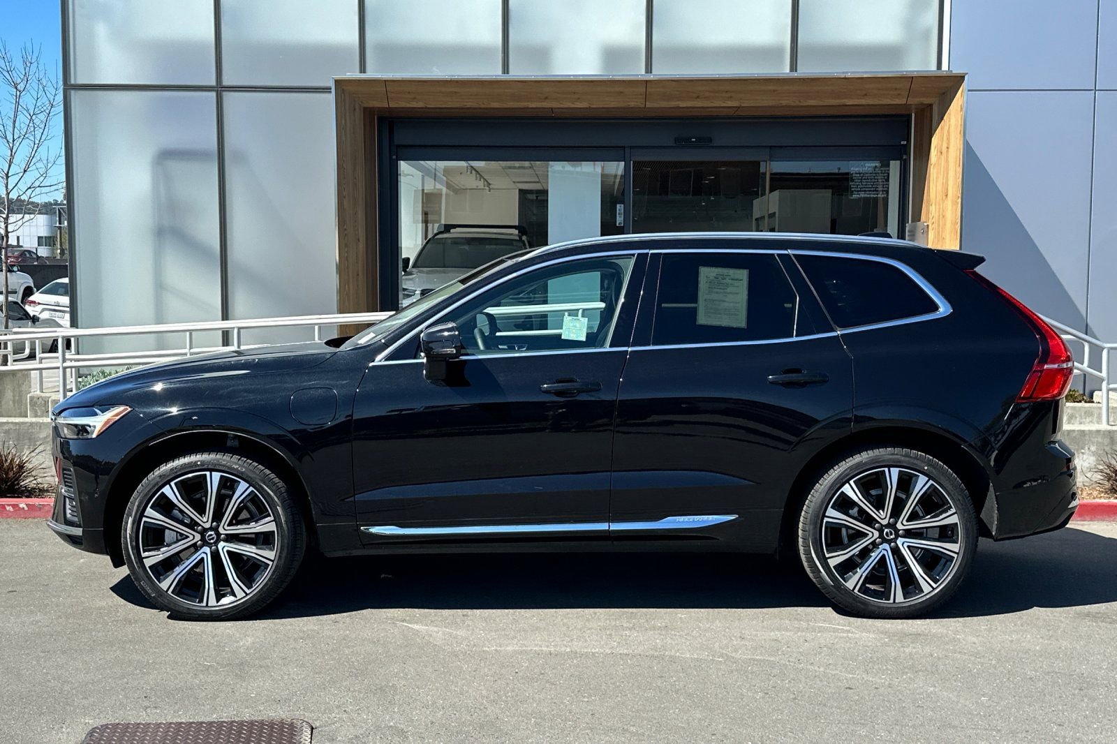 Certified 2023 Volvo XC60 T8 Ultimate AWD/4WD image 6