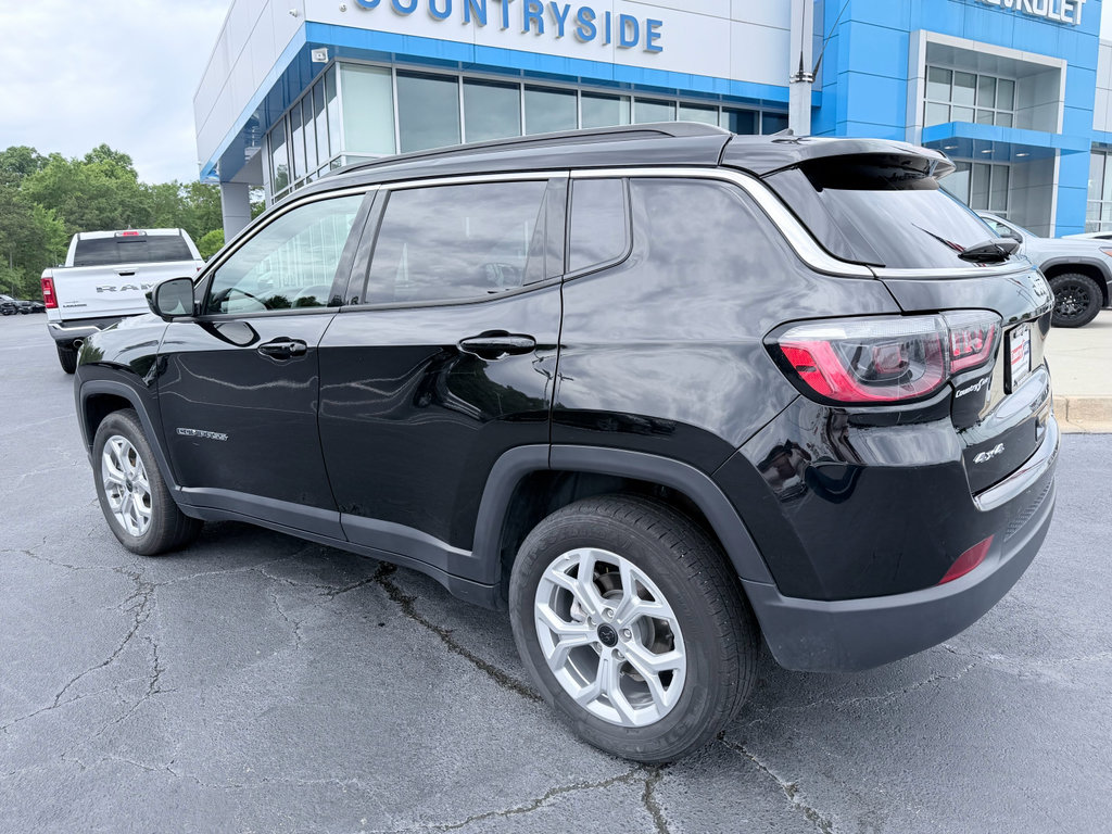 Used 2025 Jeep Compass Latitude AWD/4WD image 6