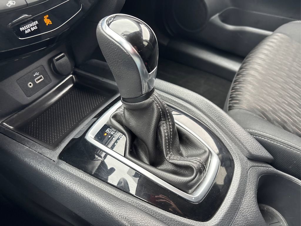 Used 2018 Nissan Rogue SV image 30