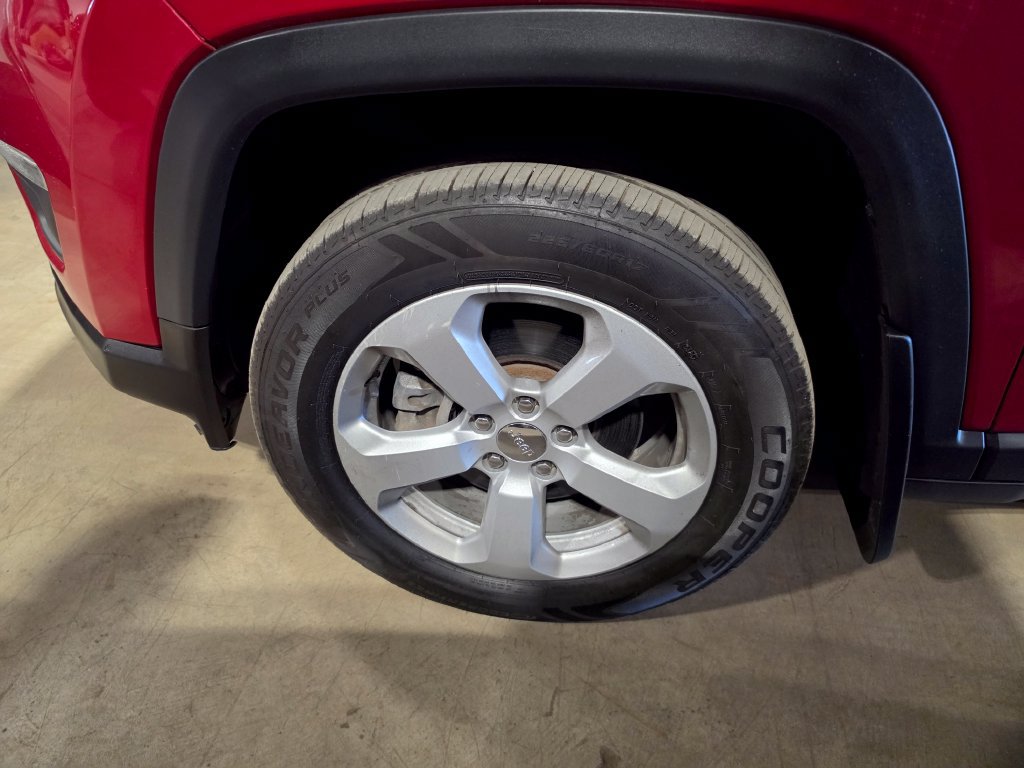Used 2019 Jeep Compass Latitude AWD/4WD image 3
